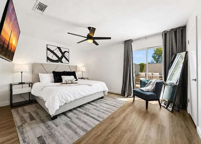 Dive In Desert - 3bd - Pool Oasis Holiday home *