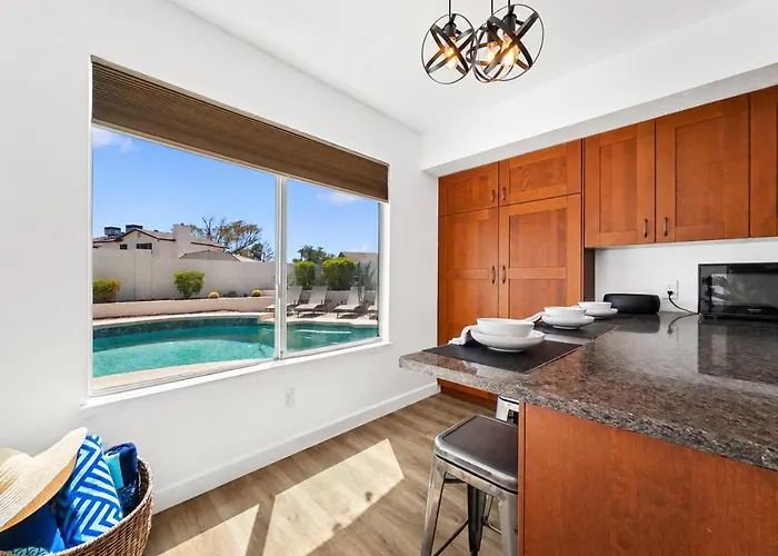 Dive In Desert - 3bd - Pool Oasis Holiday home *