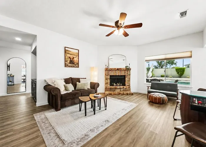 Dive In Desert - 3bd - Pool Oasis Holiday home Chandler