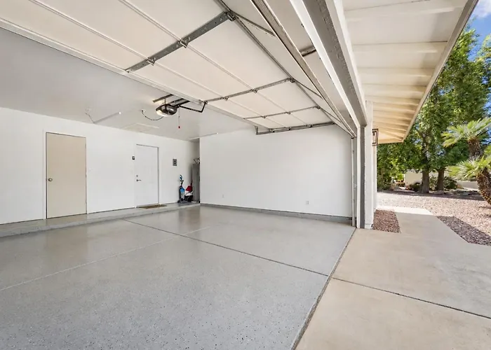 Dive In Desert - 3bd - Pool Oasis Holiday home *